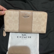 Coach金釦拼接奶茶長夾