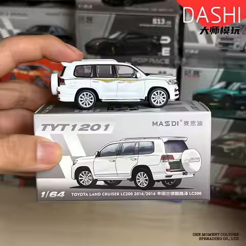 massdi Alloy Car Model 1:64 Land Cruiser 2016 LC200 White with backpack + Green without backpack dec