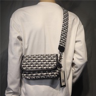 Zaraกิโลวัตต์2024ของผู้ชายใหม่สำหรับฤดูร้อนกระเป๋าสะพายข้างลายตารางหมากรุกสีดำและสีขาวผ้าใบสะพายข้าง