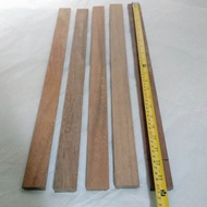 Kayu Ulin Kalimantan lis plang papan panjang 60cm keras tahan lama serat halus warna coklat tua coco