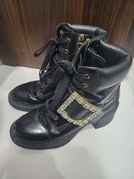 Roger Vivier 黑色漆皮水鑽方扣短靴（37碼）
