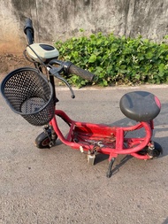 💥มีแคมเปญครึ่ง💥รถไฟฟ้า 24v 007 ไม่มีกล่อง สกูตเตอร์ สีแดง ล้อฮับ ทรงสวย เ อาไปทำรถ น้ำมันหรือ ทำรถไฟ