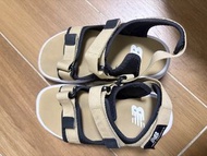New balance 涼鞋