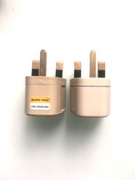 兩個 99%新 萬用 13A 插蘇頭 轉換插蘇 convertor adapter power plug