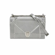 Dior Diorama盾牌包中號牛皮純色藤格紋盾形紋章搭扣單肩包