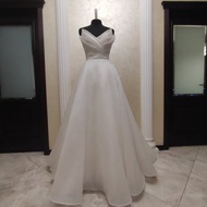 Elegant Bridal Wedding Dress - Timeless Gown for Your Special Day