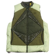 成色極佳：Moncler Genius II AND WANDER 21AW G20921A00018 595EV KIYOSE GILET 絎縫雙拉鍊羽絨背心，附品牌標誌貼片，綠色，4碼，正品，男款