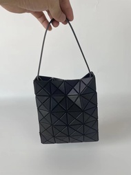 100% original Bao Bao Issey Miyake Lucent PRISM FROST Single shoulder bag Diamond bag Cross -body packet woman High -level sense Fashion mobile phone package  The new style of shoulder bag with gussets features a minimalist design