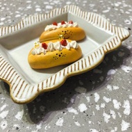 /Pre-Order/ 草莓忌廉包陶土胸針 Strawberry eclairs Clay Broo