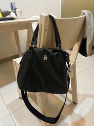 Tommy Hilfiger 黑色皮包