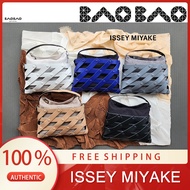 Issey Miyake new dynamic spiral mesh handbag / fashionable geometric woven folding versatile single 