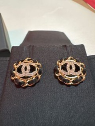 (Moving sale)Chanel Earrings 耳環 皮穿鍊 黑金 cc logo 