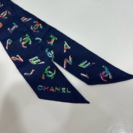 Chanel 藍色拼彩色英文LOGO 絲巾