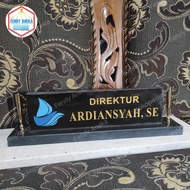 papan nama meja kantor marmer hitam