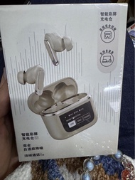 黑色夾耳式藍牙耳機