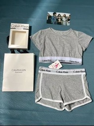 【【全新】CK女短袖短褲純棉運動套裝時尚緊身套裝露性感項鍊顯瘦長腿