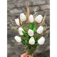 Bunga tangan pengantin tulip putih