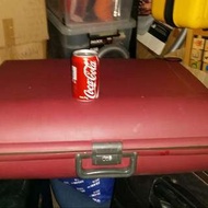 *1*26 inch Eminent luggage case, Hard case, 硬身旅行箱，21 inch wide, 9 inch deep, one side lock is broken