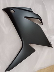 แฟริ่งตัวกลางด้านซ้าย A รถสีดำ /สีน้ำเงิน-ดำ CBR150R ปี 2019 รหัสสินค้าสีขาว64411-K45-N40ZC  แฟริ่งต