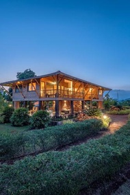 SaffronStays Satori Woodhouse, Ultra two bedroom villa on 8 Acres Estate, By The Mulshi Lake