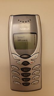 Nokia 8210 手機