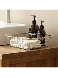 1個用藤條編織的鐵製收納籃,可用作點心、麵包、水果、客廳收納盒、桌面整理盒