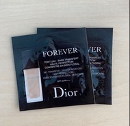Dior 恆久貼肌柔霧粉底液