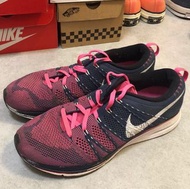 Nike Flyknit Trainer pink/navy