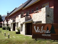 瓦萊里婭豪斯出租套房旅館 (Valeria House Rental Suites)