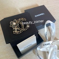 全新 Chanel Brooch (Chanel Cc logo山茶花胸針心口針)