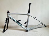 Giant TCR Gen9 碳纖維公路車車架連一體把