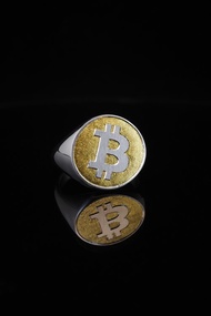 純黃金鑲嵌 比特幣圖章戒指 Bitcoin signet ring