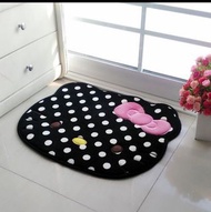 Hello Kitty 大頭地墊 ( 黑底白點 )