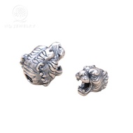 Charm bạc đầu hổ xỏ ngang - NQ Jewelry