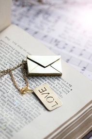 項鍊，愛的信封