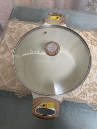 全新Sensarte 不黏湯鍋連蓋鑄鋁湯鍋連蓋6.6QT/28CM
