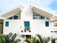 Vila  m² dengan 4 bilik tidur dan 5 bilik mandi peribadi di Parra (Contemporary 4BHK Villa with Pool