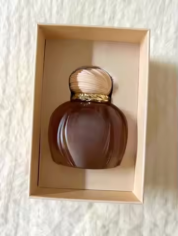 Eau de Parfum for Women - A blend of musk, cedarwood, lavender, jasmine and orange blossom, with a l