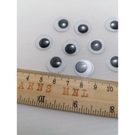 Wiggly eyes, or moving eyes