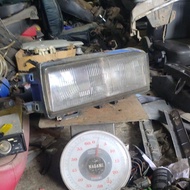 Headlamp On The Right Of The Honda Accord executive 84-85