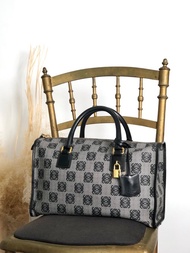 【VintageShop solo 日本直送中古包專賣店】LOEWE 羅威 灰色 Anagram PVC 皮革迷你波士頓包 vintage