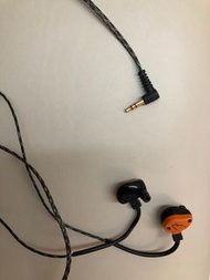 fender nine2 3.5mm 橙色耳機 實物圖