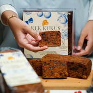 【Fast shipping】Kak Zaidah Kek Kukus Buah Moist Kurang Manis 1kg 300g Halal Bumiputera Food Premium D
