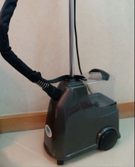 直立式蒸氣熨斗