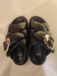 Toga Pulla 黑色編織涼鞋