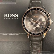 BOSS手錶,編號HB1513628,42mm古銅色圓形精鋼錶殼,古銅色三眼, 運動錶面,咖啡色真皮皮革錶帶款,閃亮度冠絕全場!