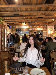 ชุดเสื้อสเวตเตอร์คาร์ดิแกนคอวีสีดำและเสื้อเชิ้ตคอวีสีขาวพร้อมปกกำมะหยี่ ชิคYOU London Rich Kids ชุดแ