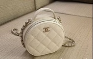 全新 Chanel 小圓餅 小廢包 白色勁仙 牛皮魚子醬 white caviar with light gold hardware