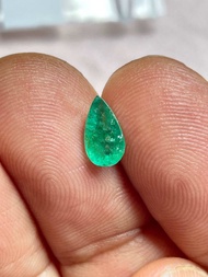 มรกตแท้น้ำหนัก 0.91 กะรัต  ขนาด 8.7x5.2x3.1มม.