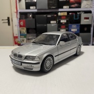1: 18 UT BMW BMW 3 Series 4 Door Car E46 330i Sedan Late Model Car Model Silver